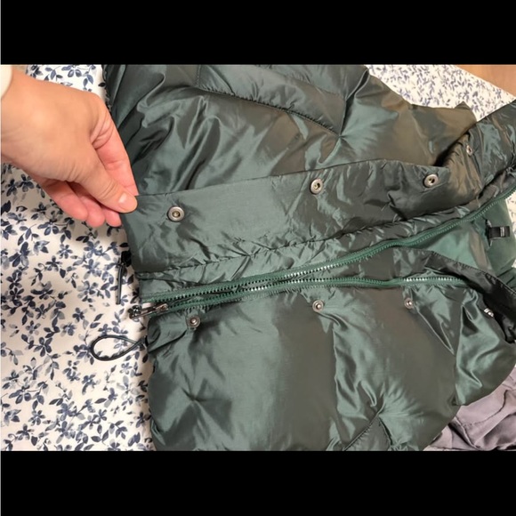 Beyond Yoga Puffer Vest Medium Dark Green - Picture 5 of 6